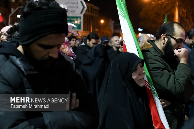 عزاداری و تجمع مردمی در سوگ رهبر شهید در میدان نبوت تهران