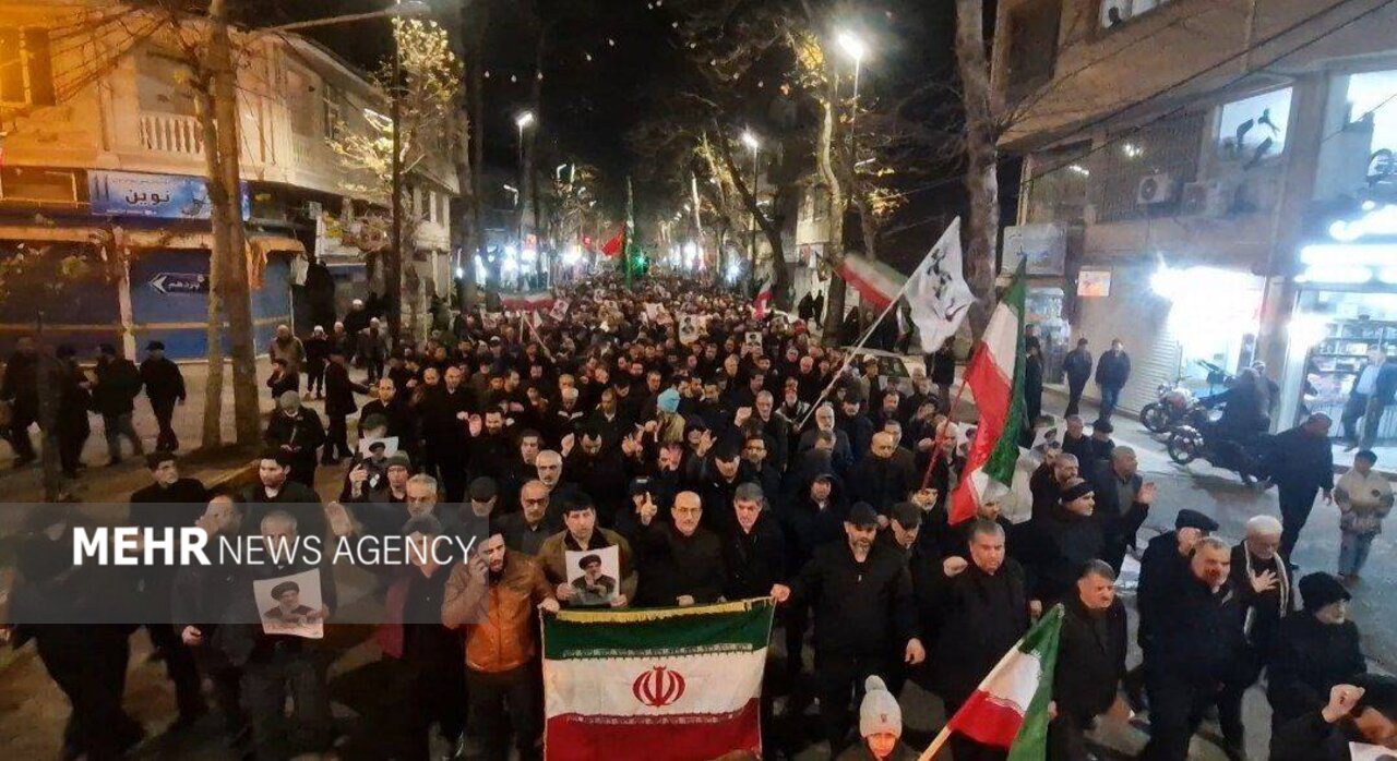 سوگواری مردم لاهیجان در هفتمین شب شهادت رهبر انقلاب