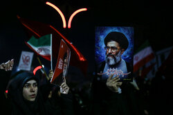 ما وارثان خون گلویی بریده‌ایم 