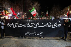 دسته‌ عزاداری هیئت‌ فاطمیون‌ زنجان در رثای شهادت رهبر انقلاب