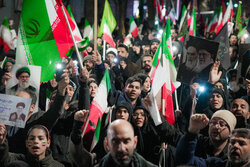 تجدید بیعت شبانه مردم قصرشیرین با رهبر انقلاب