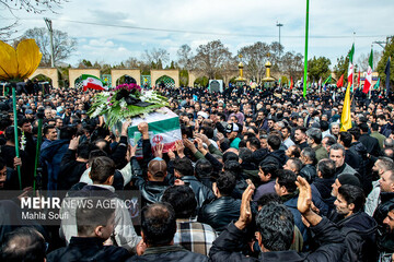 تشییع پیکر شهید مدافع امنیت «عباس کبیری» در ساوه