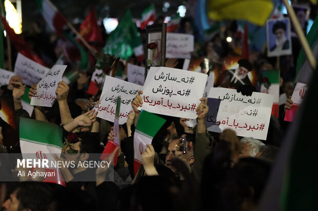 سوگواری مردم ارومیه در هفتمین روز شهادت امام اُمّت