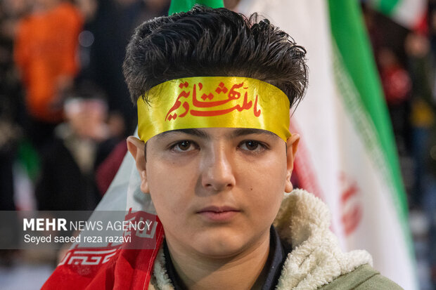 اجتماع دانش آموزان شهرستان آران و بیدگل در محکومیت تجاوز آمریکا و رژیم صهیونیستی