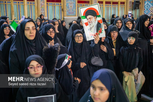 اجتماع دانش آموزان شهرستان آران و بیدگل در محکومیت تجاوز آمریکا و رژیم صهیونیستی