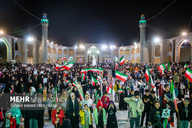 اجتماع دانش آموزان شهرستان آران و بیدگل در محکومیت تجاوز آمریکا و رژیم صهیونیستی