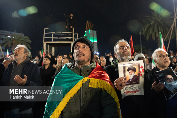 اجتماع شبانه مردم گرگان در سوگ و خونخواهی رهبر شهید