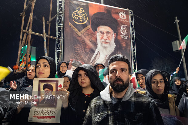 اجتماع شبانه مردم گرگان در سوگ و خونخواهی رهبر شهید