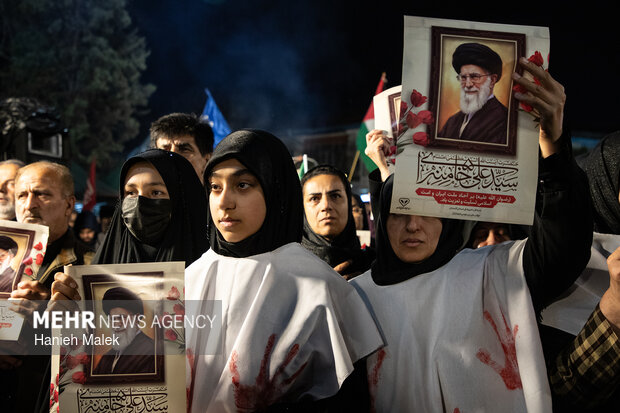 اجتماع شبانه مردم گرگان در سوگ و خونخواهی رهبر شهید