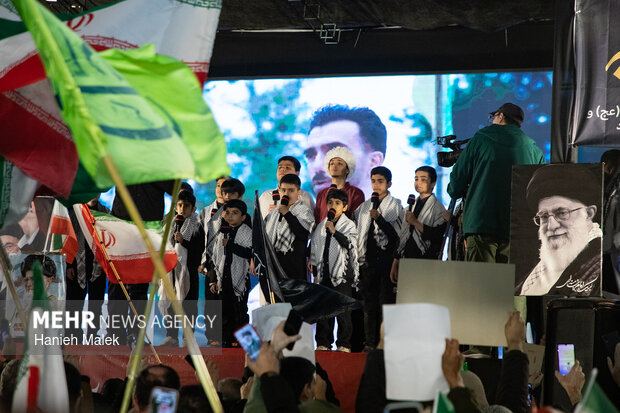 اجتماع شبانه مردم گرگان در سوگ و خونخواهی رهبر شهید