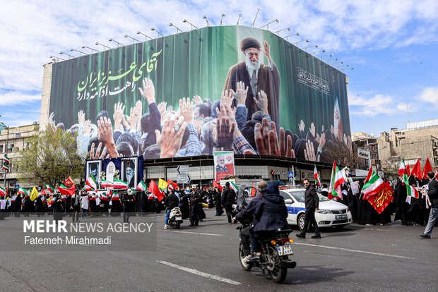 طرح جدید دیوارنگاره میدان انقلاب اسلامی