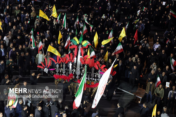 اجتماع بوشهری‌ها در هفتمین روز شهادت رهبر انقلاب