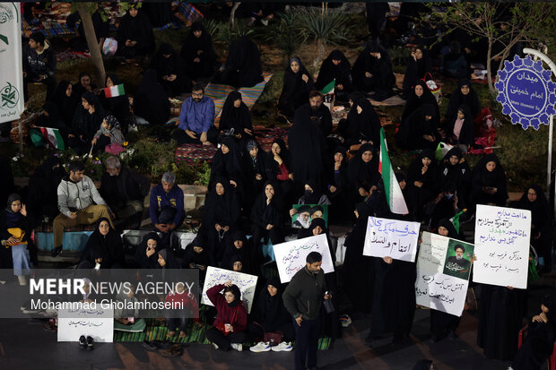 اجتماع بوشهری‌ها در هفتمین روز شهادت رهبر انقلاب
