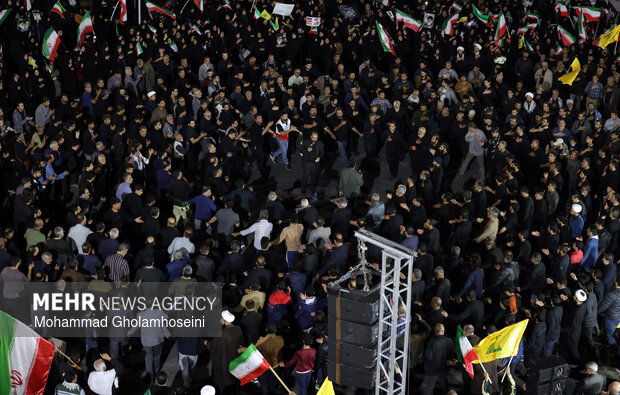 اجتماع بوشهری‌ها در هفتمین روز شهادت رهبر انقلاب