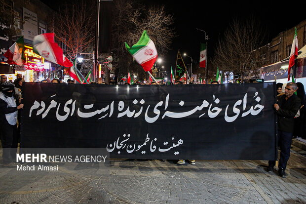 دسته‌ی عزاداری هیئت‌‌ فاطمیون‌‌ زنجان در رثای شهادت رهبر انقلاب