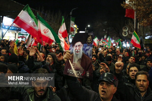 دسته‌ی عزاداری هیئت‌‌ فاطمیون‌‌ زنجان در رثای شهادت رهبر انقلاب