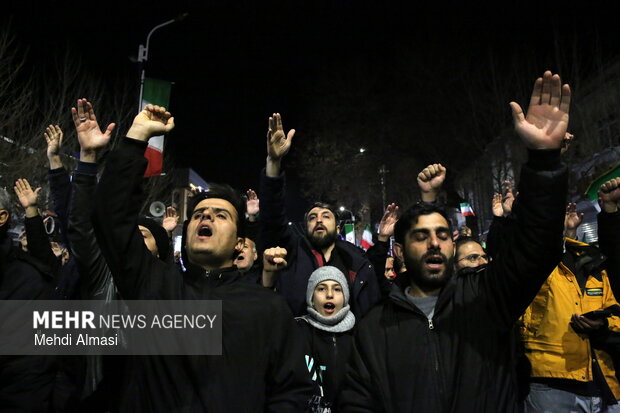 دسته‌ی عزاداری هیئت‌‌ فاطمیون‌‌ زنجان در رثای شهادت رهبر انقلاب