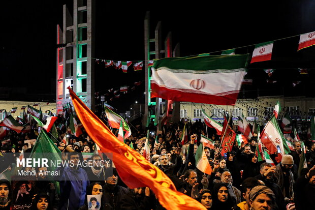 دسته‌ی عزاداری هیئت‌‌ فاطمیون‌‌ زنجان در رثای شهادت رهبر انقلاب