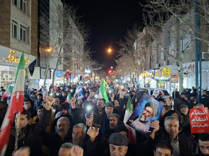 Kazvin halkı Şehit Ayetullah Hamaney’i anmak için toplandı 
