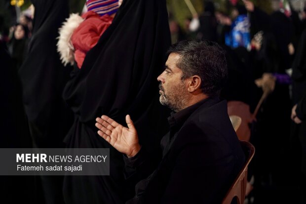 وداع مردم کرمان با خانواده شهید عرب نژاد