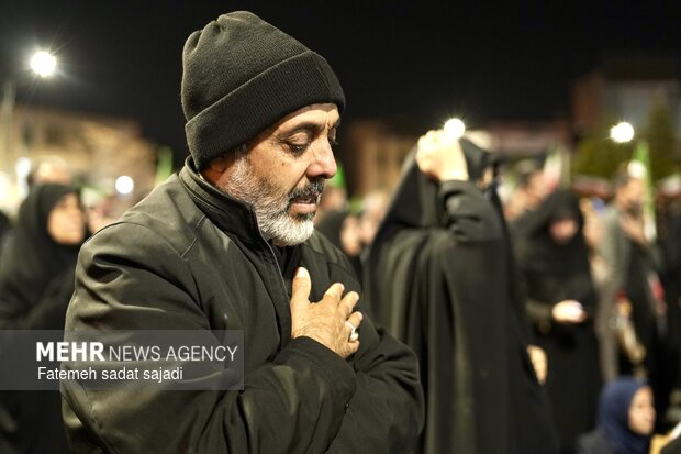 وداع مردم کرمان با خانواده شهید عرب نژاد