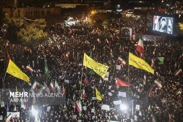 اجتماع اراکی‌ها در هفتمین روز شهادت رهبر انقلاب