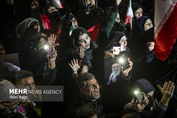 اجتماع اراکی‌ها در هفتمین روز شهادت رهبر انقلاب