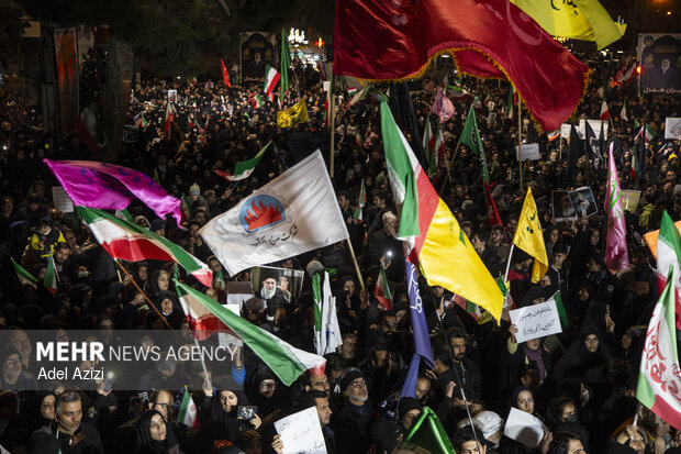 اجتماع اراکی‌ها در هفتمین روز شهادت رهبر انقلاب