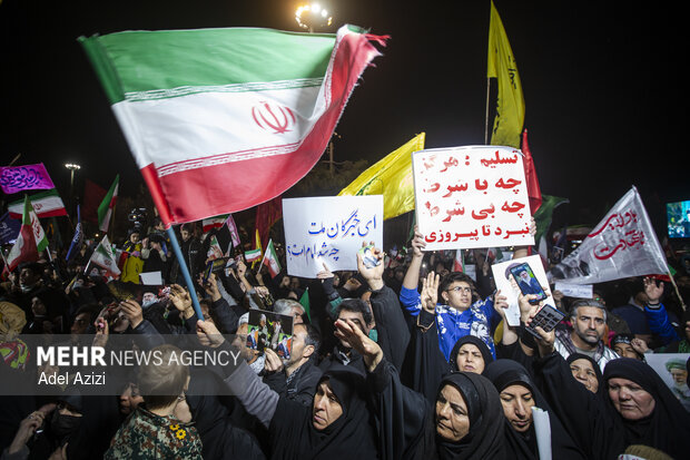 اجتماع اراکی‌ها در هفتمین روز شهادت رهبر انقلاب