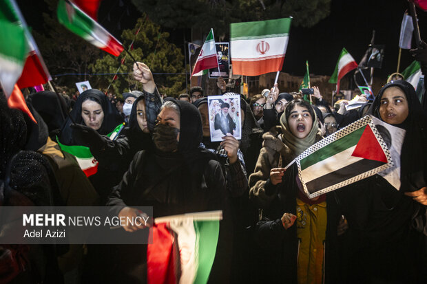 اجتماع اراکی‌ها در هفتمین روز شهادت رهبر انقلاب