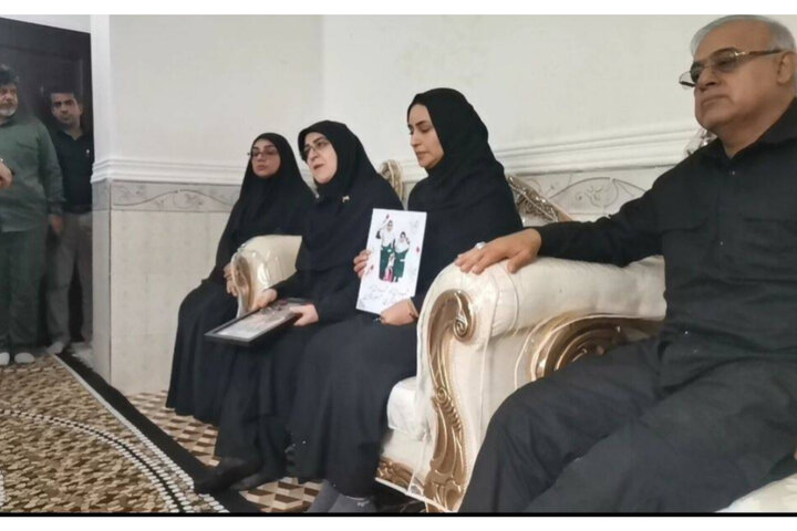 دیدار سخنگوی دولت با خانواده شهدای مدرسه دخترانه میناب