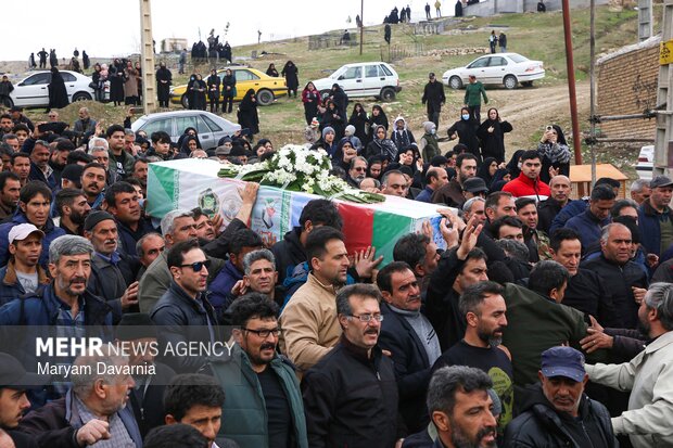 تشییع و خاکسپاری پیکر ۲ شهید حملات آمریکا و رژیم صهیونیستی در بجنورد