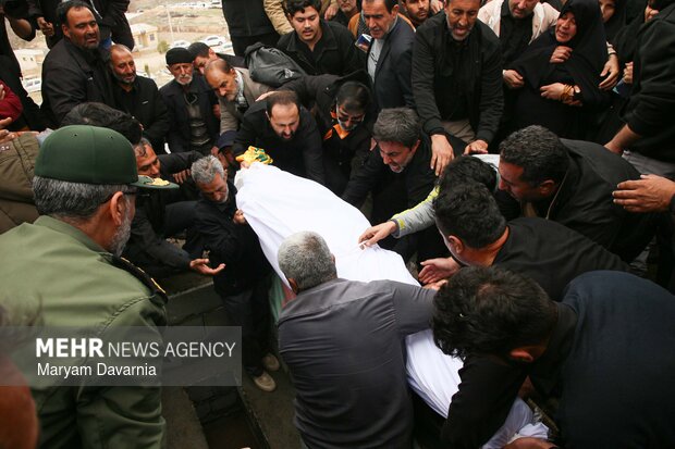 تشییع و خاکسپاری پیکر ۲ شهید حملات آمریکا و رژیم صهیونیستی در بجنورد