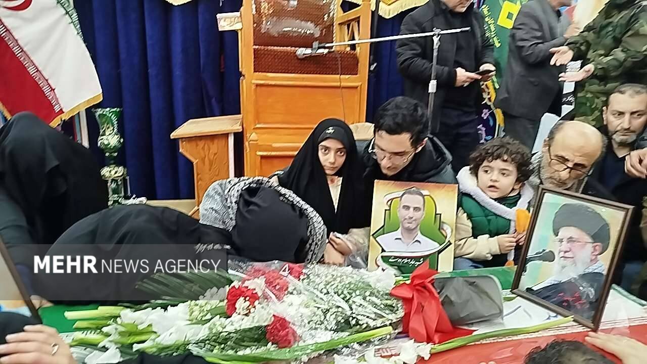 وداع با شکوه مردم آستانه اشرفیه با پیکر شهید «عابد اسلام دوست» 