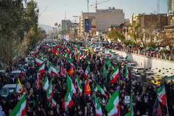 شیرازی‌ها یک‌صدا فریاد زدند: «جانم فدای ایران امام رضایی»