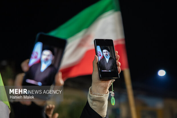 شادی مردم گرگان پس از اعلام رهبری آیت الله مجتبی خامنه‌ای