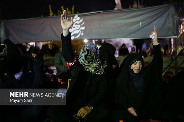 احیای شب نوزدهم ماه مبارک رمضان در میدان ونک تهران