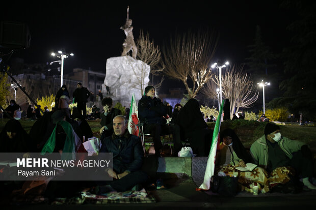 احیای شب نوزدهم ماه مبارک رمضان در میدان ونک تهران