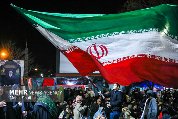 شادی مردم اراک پس از اعلام رهبری آیت الله مجتبی خامنه‌ای