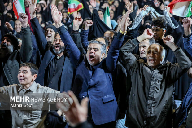 شادی مردم اراک پس از اعلام رهبری آیت الله مجتبی خامنه‌ای
