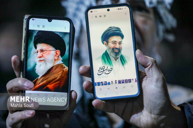 شادی مردم اراک پس از اعلام رهبری آیت الله مجتبی خامنه‌ای