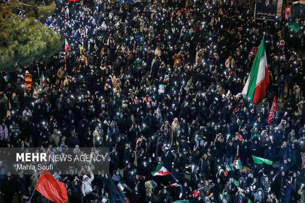 شادی مردم اراک پس از اعلام رهبری آیت الله مجتبی خامنه‌ای