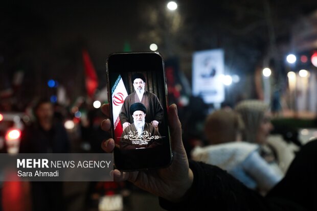 ابراز شادی قرچکی ها از انتخاب سومین رهبر انقلاب