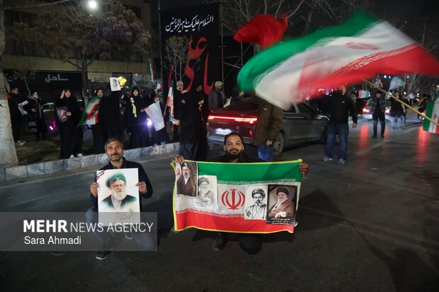 شادی مردم مشهد پس از اعلام رهبری آیت الله مجتبی خامنه‌ای