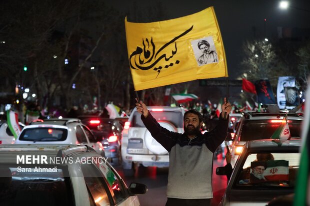 شادی مردم مشهد پس از اعلام رهبری آیت الله مجتبی خامنه‌ای