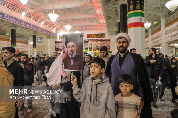 شادی مردم قم پس از اعلام رهبری آیت الله مجتبی خامنه‌ای
