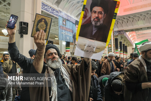 شادی مردم قم پس از اعلام رهبری آیت الله مجتبی خامنه‌ای