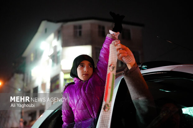 شادی مردم رشت پس از اعلام رهبری آیت الله مجتبی خامنه‌ای