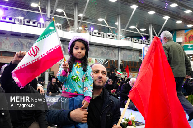 شادی مردم رشت پس از اعلام رهبری آیت الله مجتبی خامنه‌ای