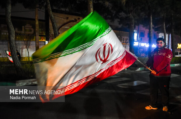 شادی مردم کرج پس از اعلام رهبری آیت الله مجتبی خامنه‌ای